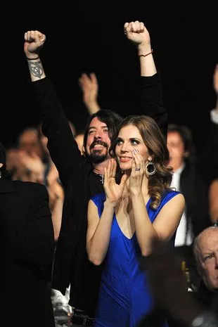 戴夫·格罗尔(Dave Grohl)与忠诚的妻子的第一次激烈相遇,她“锚定”了他的整个职业生涯