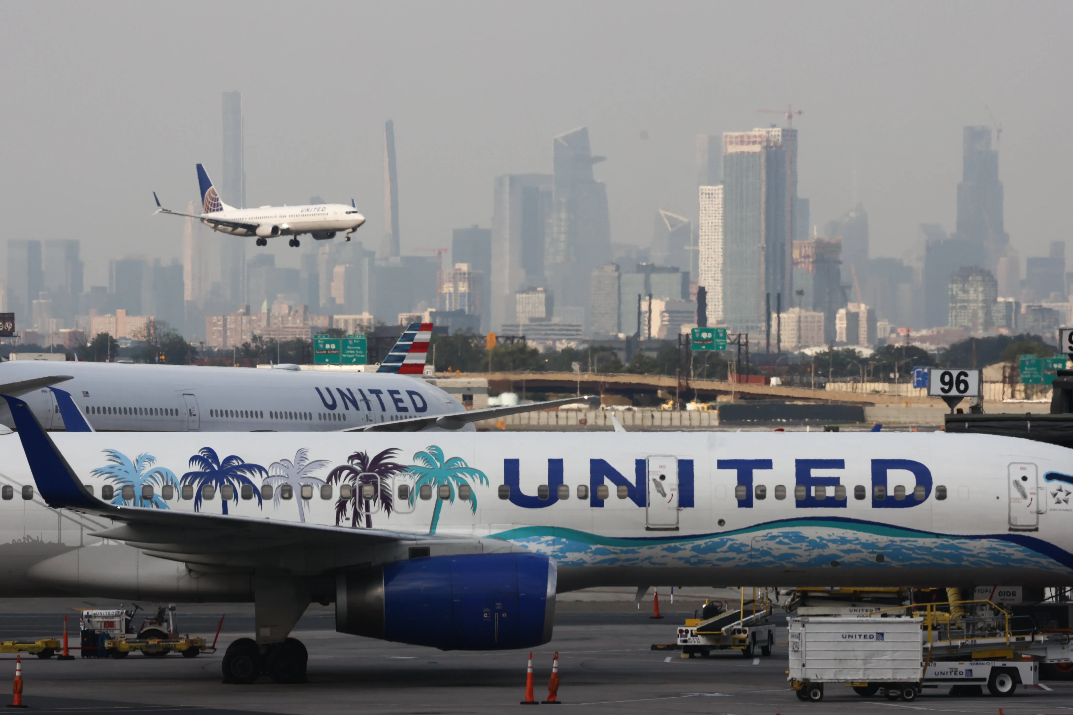 突发新闻:经济给航空公司股票和业务重点带来压力