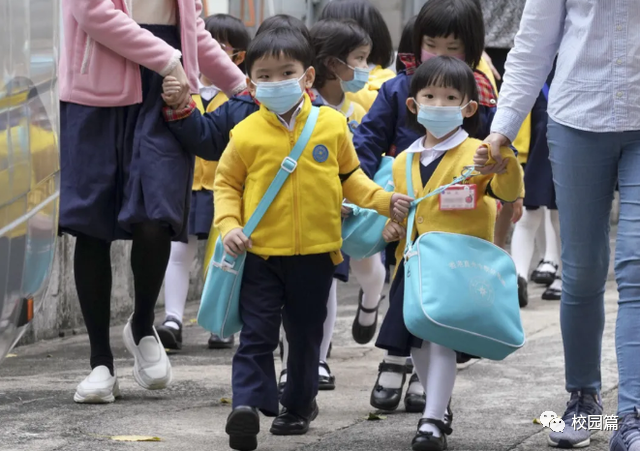 在严重的疫情爆发中，学生们“互相呕吐”，家长们愤怒不已