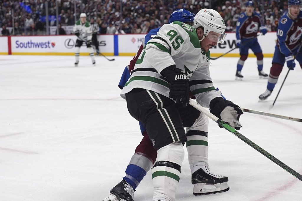 美国国家冰球联盟(NHL)球员在季后赛中谈论赛前惯例:“开始比赛,打开引擎,打字”