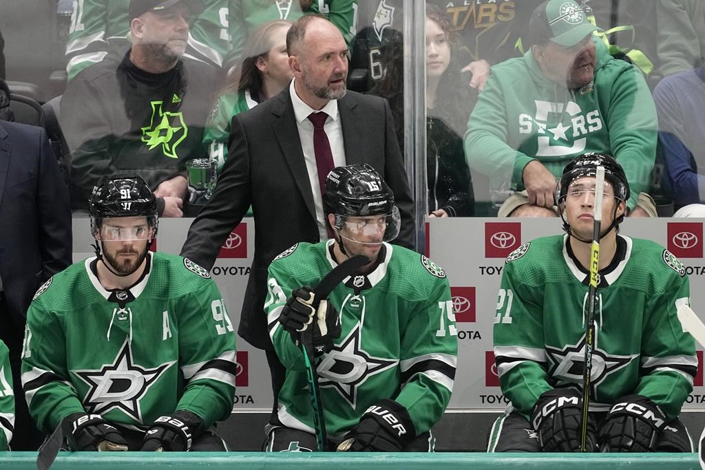 美国国家冰球联盟(NHL)球员在季后赛中谈论赛前惯例:“开始比赛,打开引擎,打字”