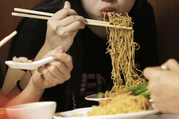 面条和葡萄酒是中国兴奋剂事件中一个奇怪的新转折的秘密成分