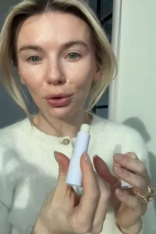 Georgia Toffolo的7英镑保湿润唇膏“从第一次涂抹开始”就能修复干燥干裂的嘴唇