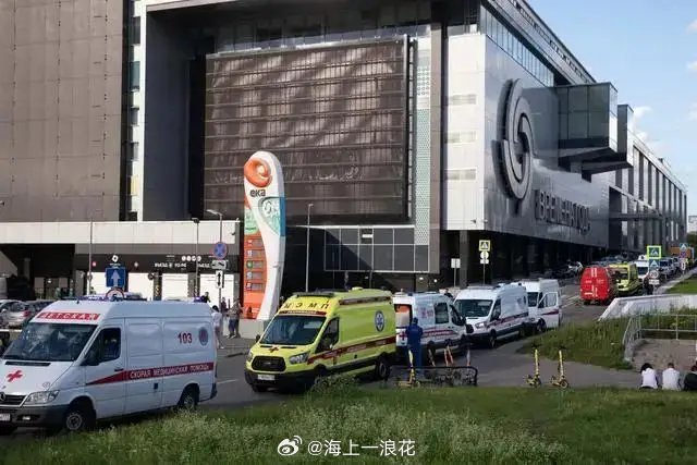 突发新闻:克罗伊登在阿斯达超市外4人受伤后发生大规模持刀伤人事件
